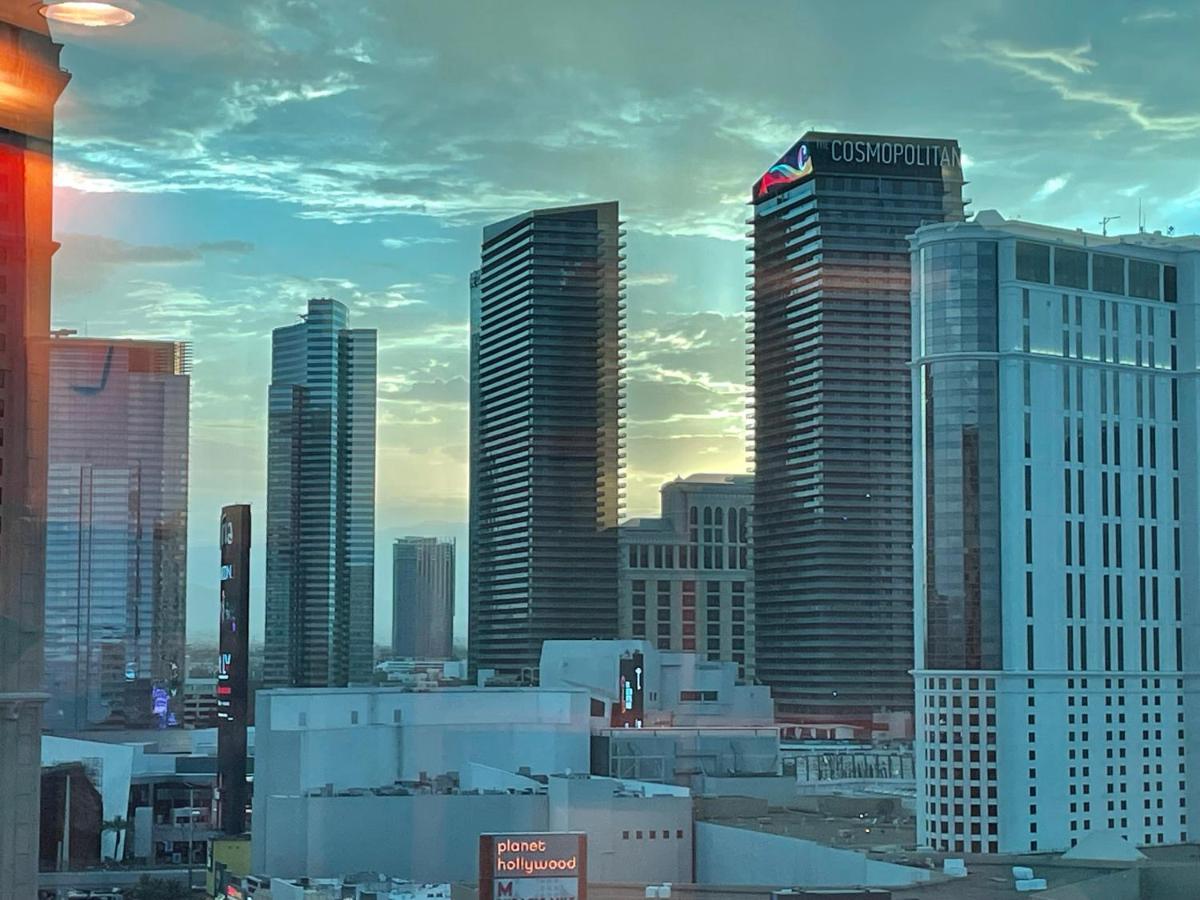 Signature Mgm Suite With Strip And Sphere View Las Vegas Exteriér fotografie